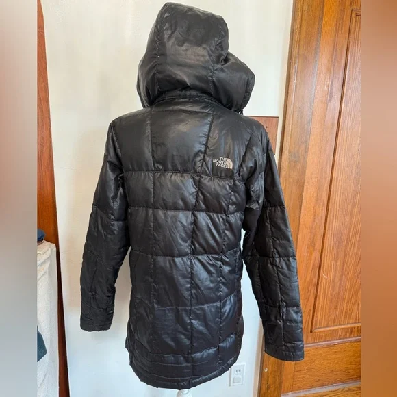 The North Face Women's Classic Black Puffer Coat - Picture 2 of 4